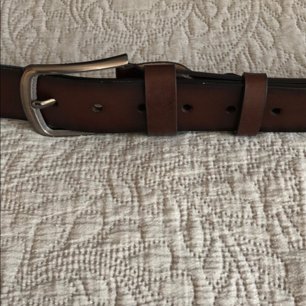 Men’s brown leather belt